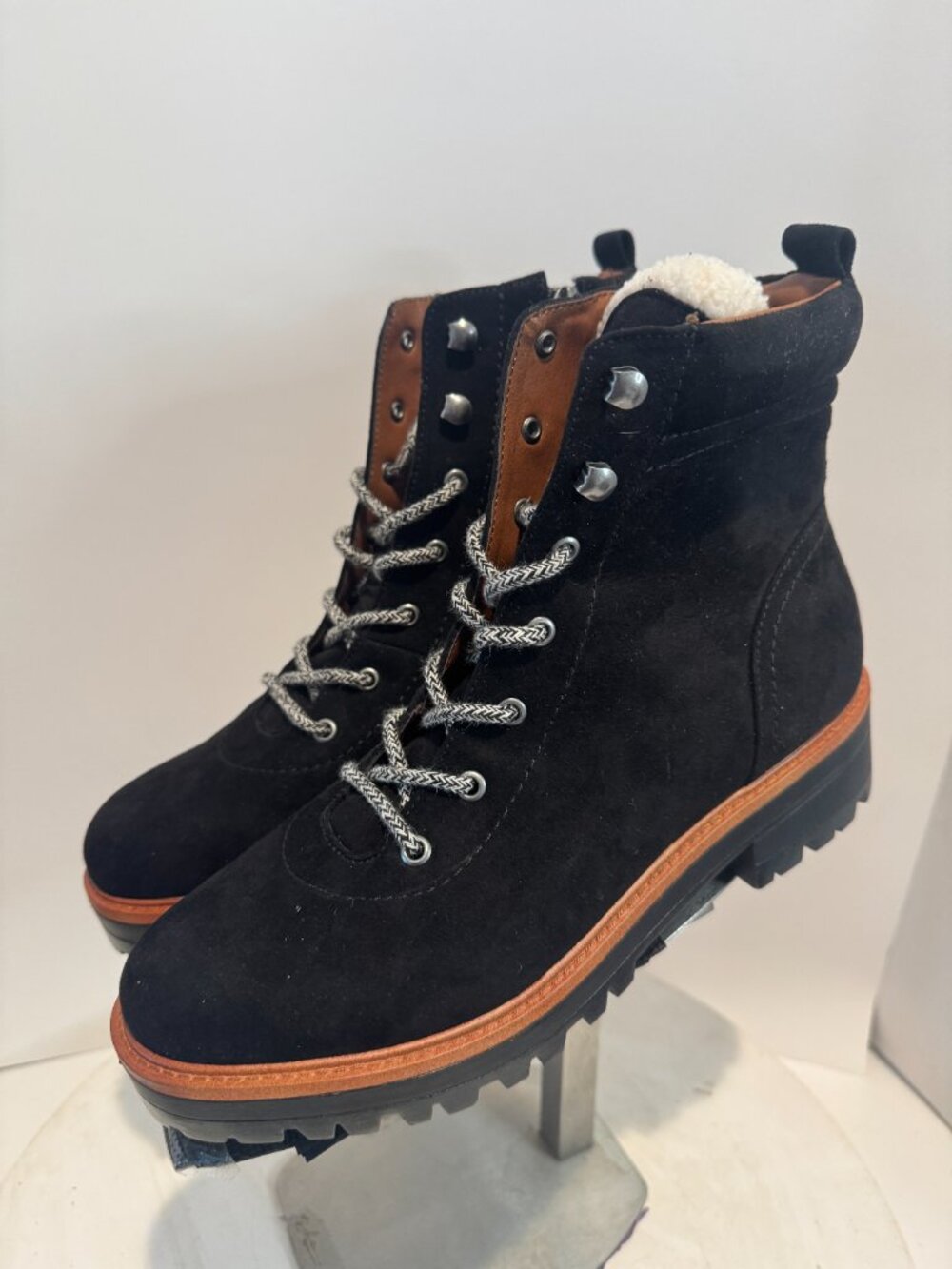 Marc Fisher Incline Black Lace Up Winter Boots Women's size 8